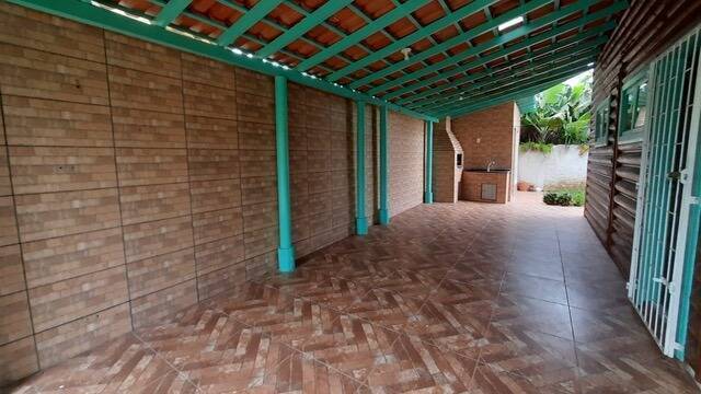 Casa à venda com 2 quartos, 100m² - Foto 2