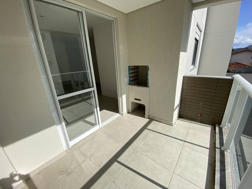 Apartamento à venda com 3 quartos, 81m² - Foto 2