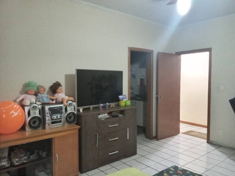 Casa à venda com 3 quartos, 220m² - Foto 11