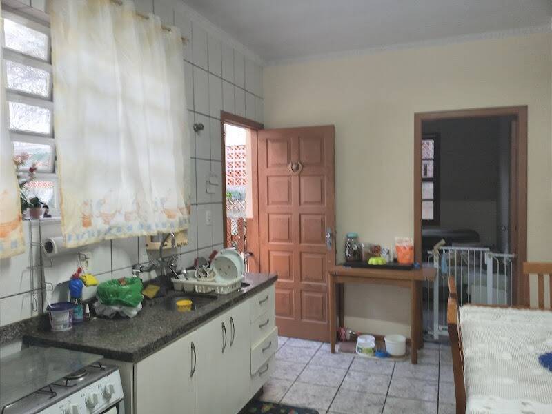 Casa à venda com 3 quartos, 220m² - Foto 4