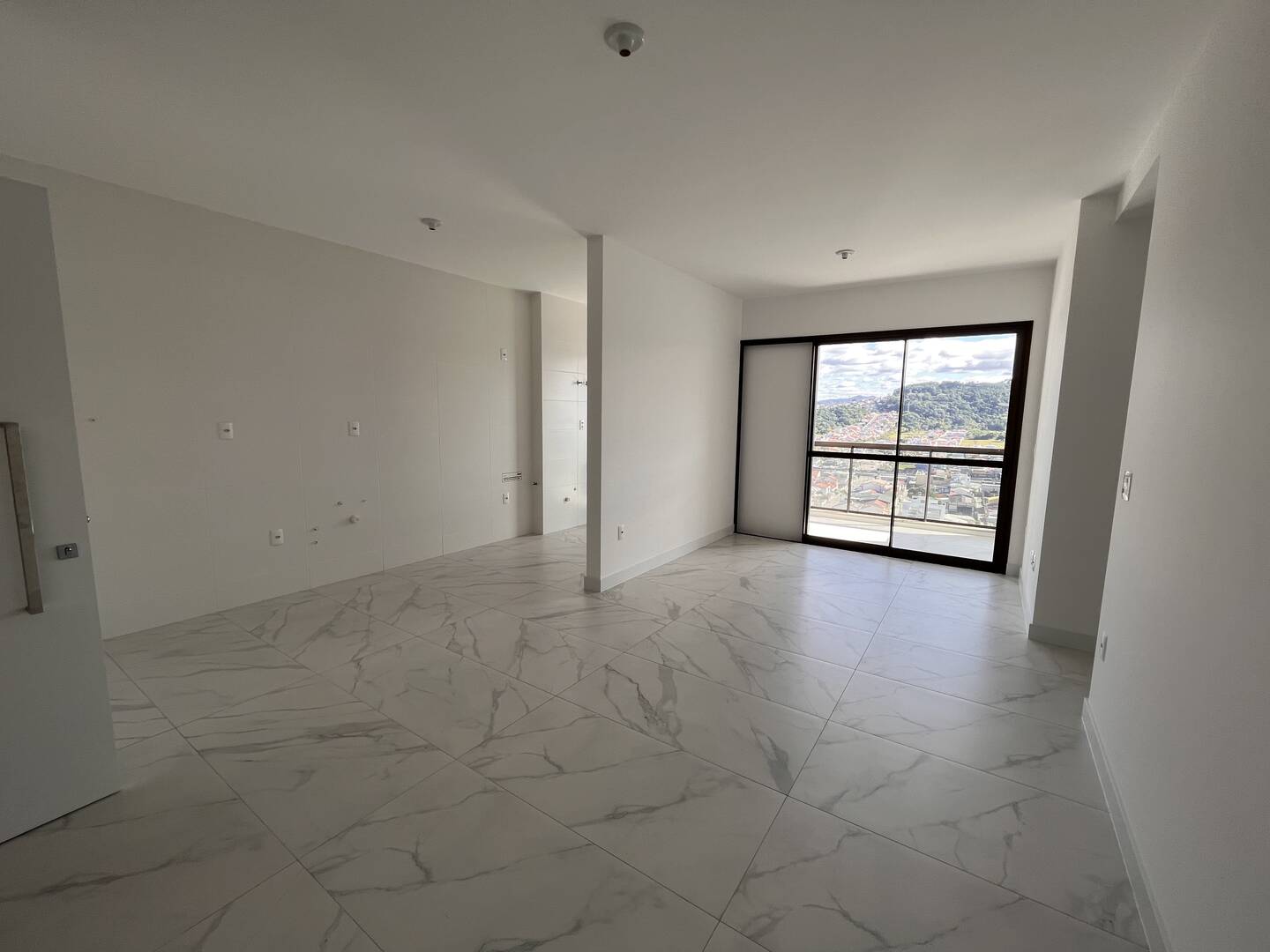 Apartamento à venda com 2 quartos, 80m² - Foto 3