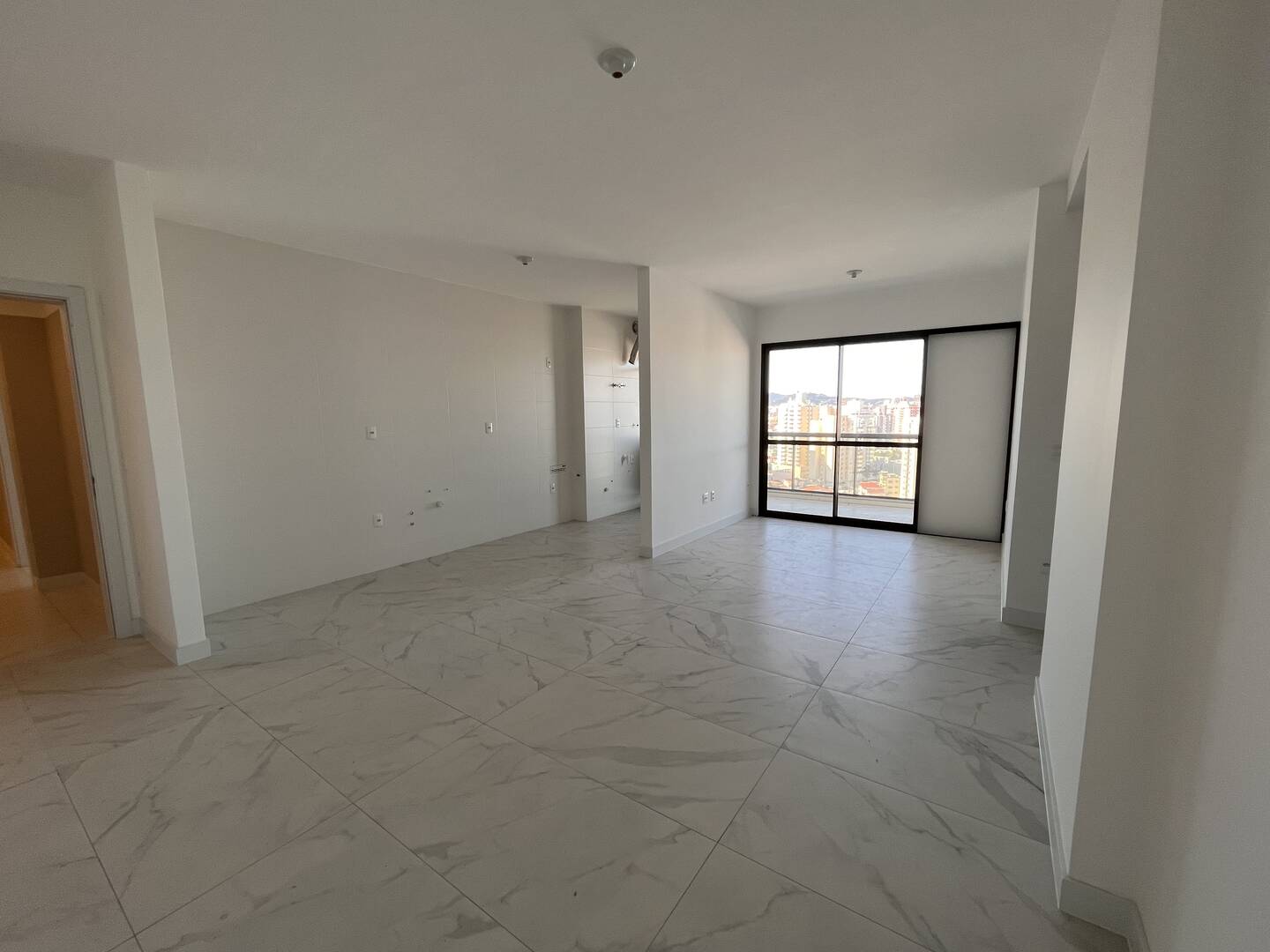 Apartamento à venda com 3 quartos, 103m² - Foto 3