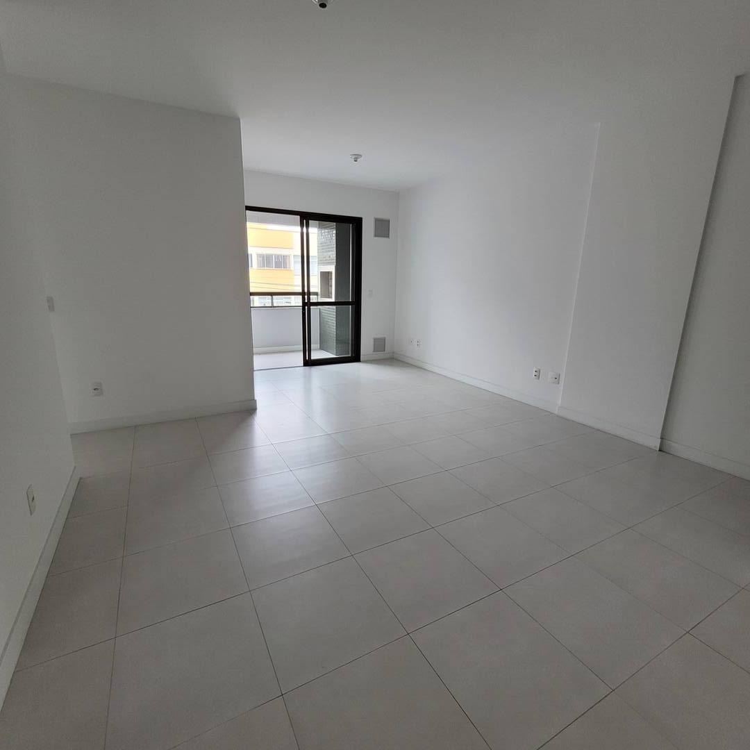 Apartamento à venda com 2 quartos, 64m² - Foto 2