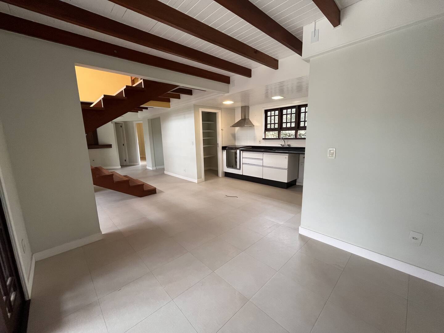 Casa à venda com 4 quartos, 230m² - Foto 6