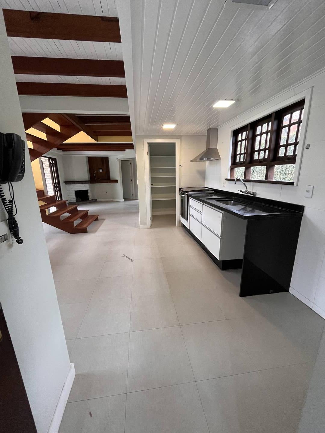 Casa à venda com 4 quartos, 230m² - Foto 4