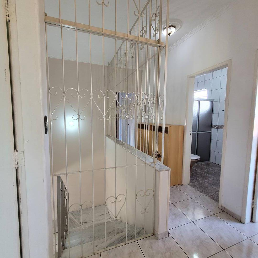 Casa à venda com 5 quartos, 212m² - Foto 30