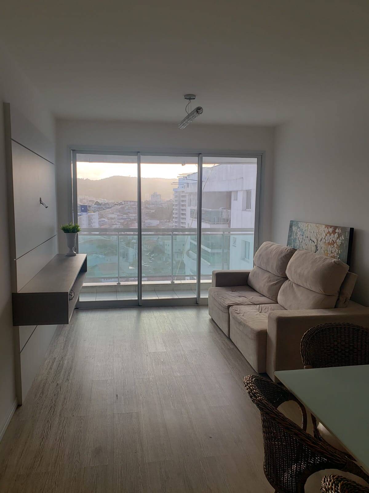 Apartamento à venda com 2 quartos, 75m² - Foto 2