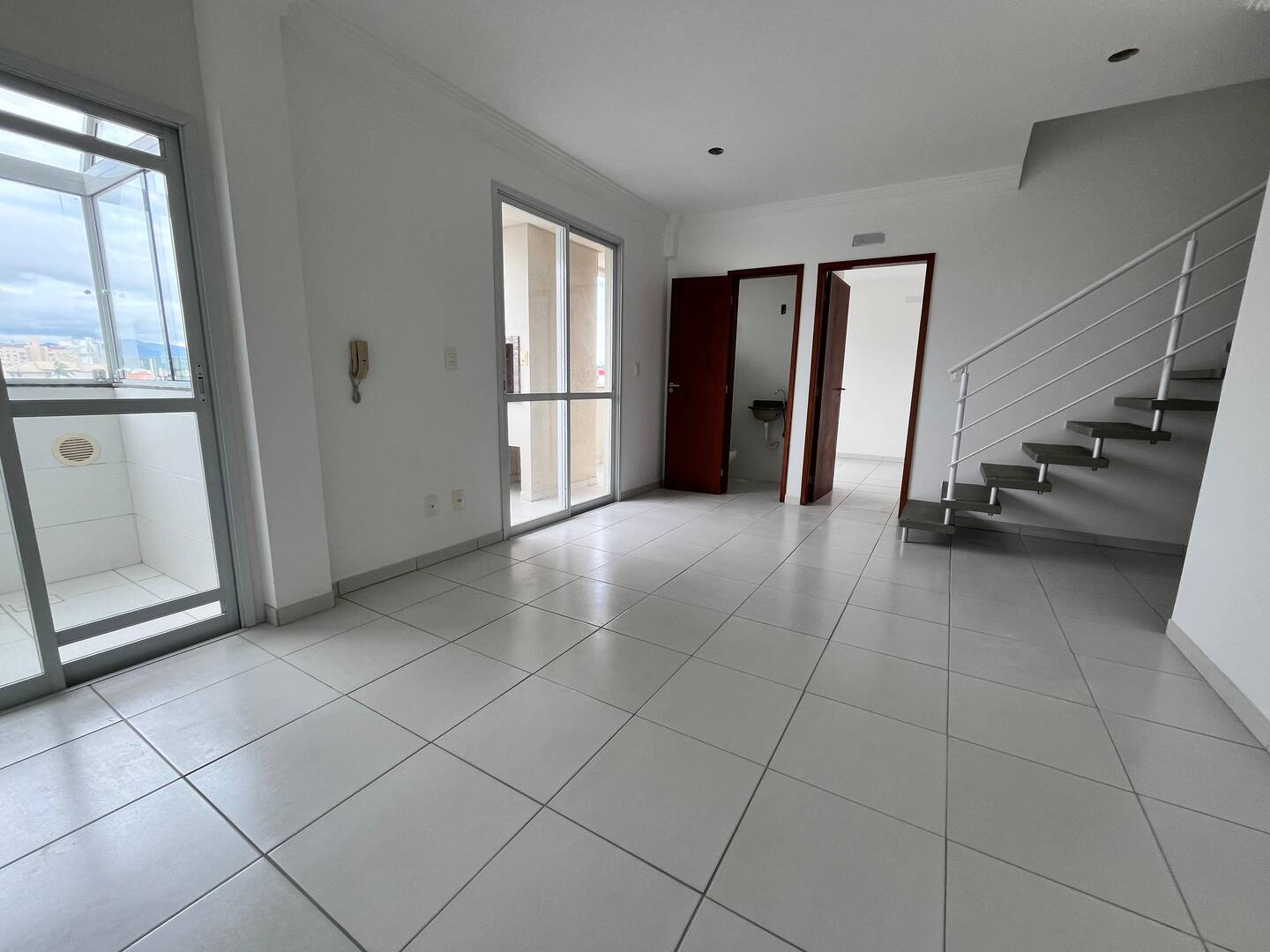 Apartamento à venda com 3 quartos, 99m² - Foto 1