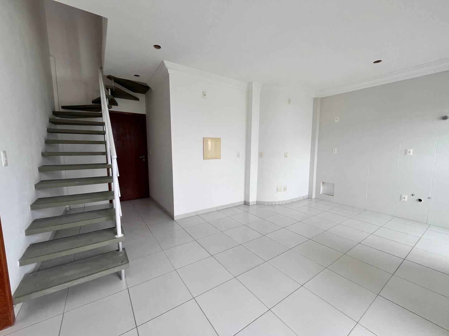 Apartamento à venda com 3 quartos, 99m² - Foto 2