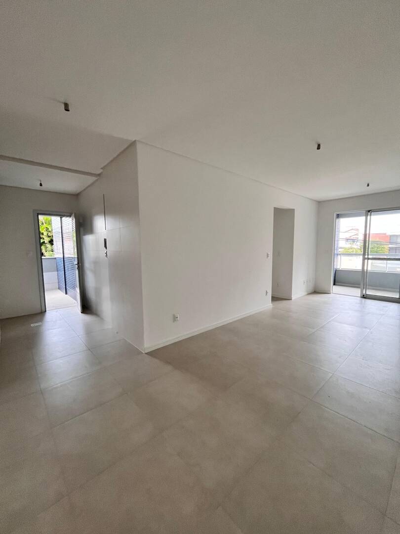 Apartamento à venda com 3 quartos, 85m² - Foto 2