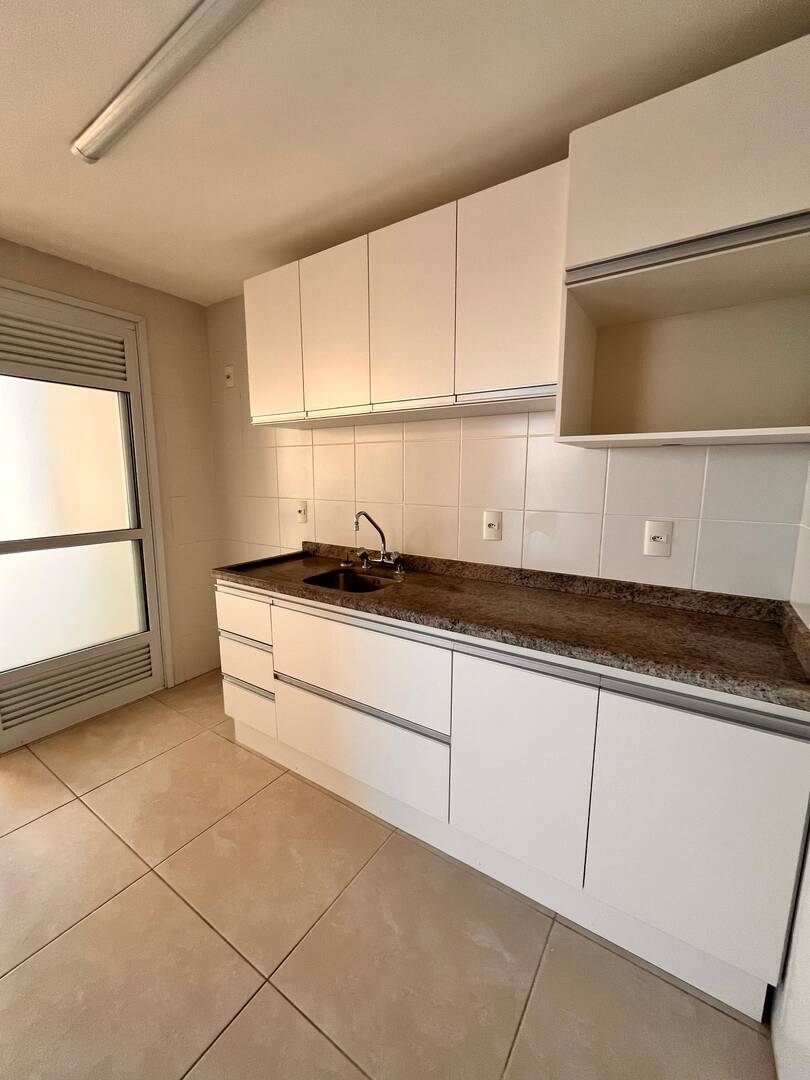 Apartamento para alugar com 3 quartos, 245m² - Foto 11