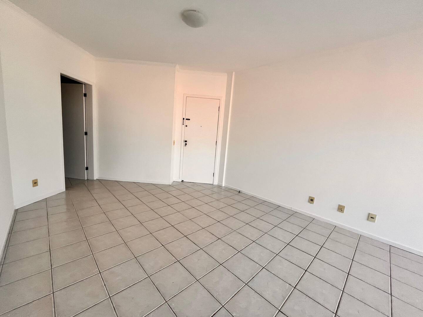 Apartamento à venda com 3 quartos, 90m² - Foto 3