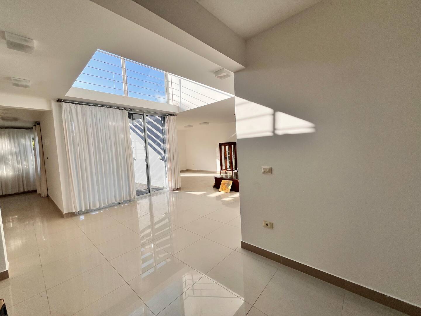 Casa à venda com 3 quartos, 220m² - Foto 3