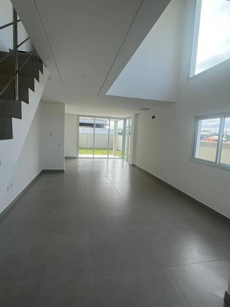 Casa à venda com 3 quartos, 150m² - Foto 2